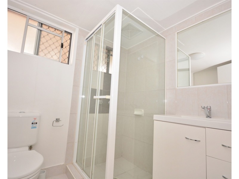 2/203 Scarborough Street, Southport QLD 4215