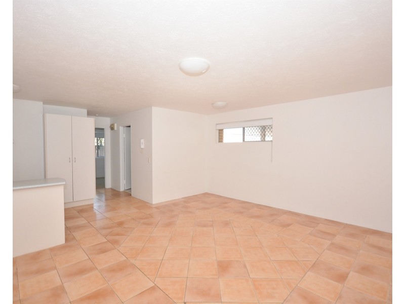 2/203 Scarborough Street, Southport QLD 4215