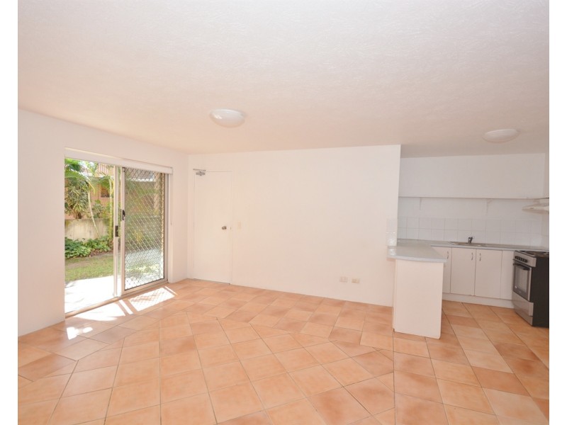 2/203 Scarborough Street, Southport QLD 4215