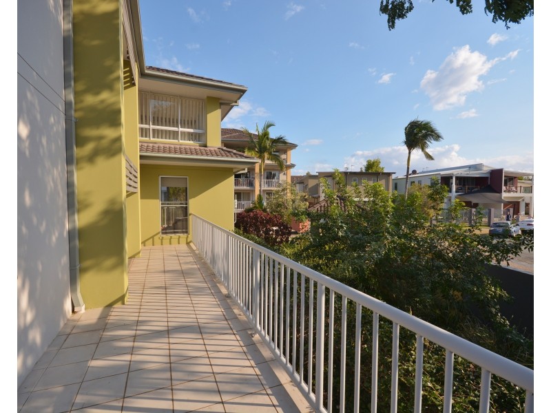 1/22  Oleander Avenue, Biggera Waters QLD 4216