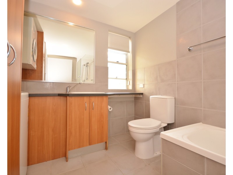 1/22  Oleander Avenue, Biggera Waters QLD 4216