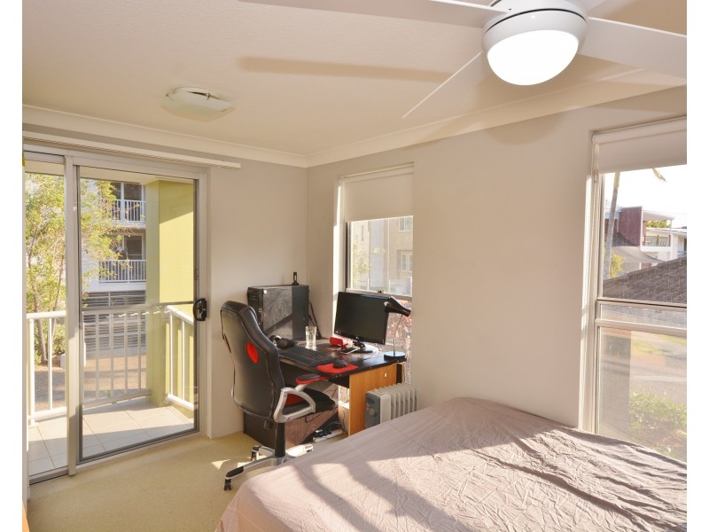 1/22  Oleander Avenue, Biggera Waters QLD 4216