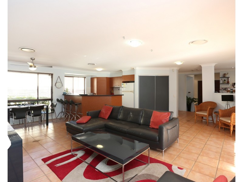 4 Mintwood Place, Molendinar QLD 4214