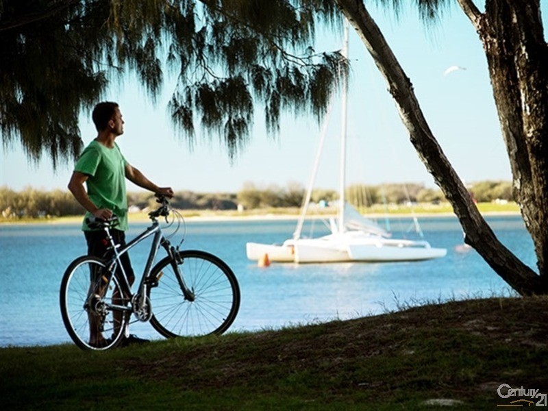 17 Bath Street (West Tower), Labrador QLD 4215