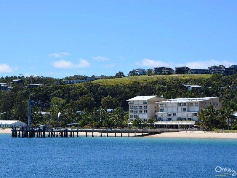 13 Trochus Place, Tangalooma QLD 4025