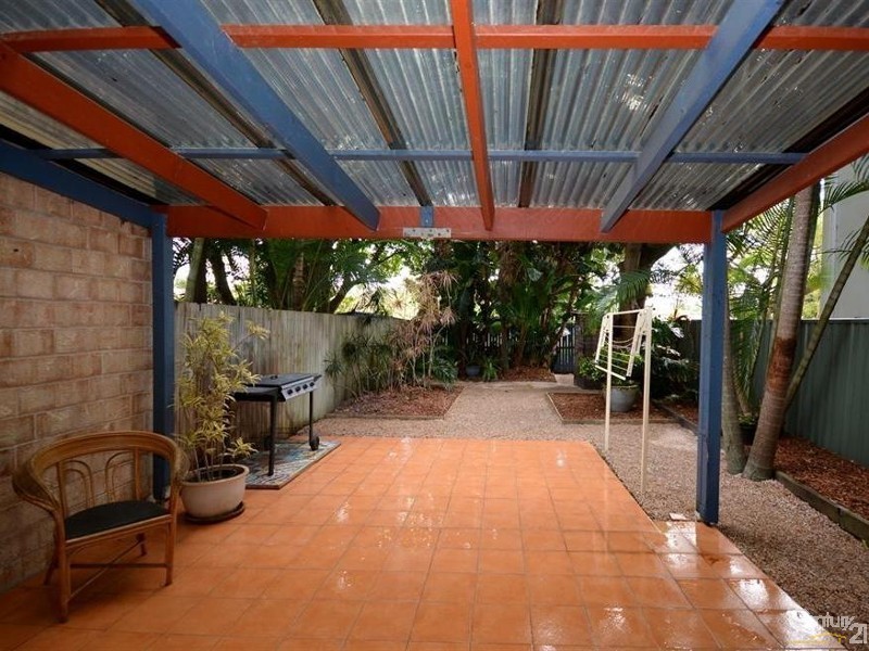 1 and 2/22  Proud Street, Labrador QLD 4215