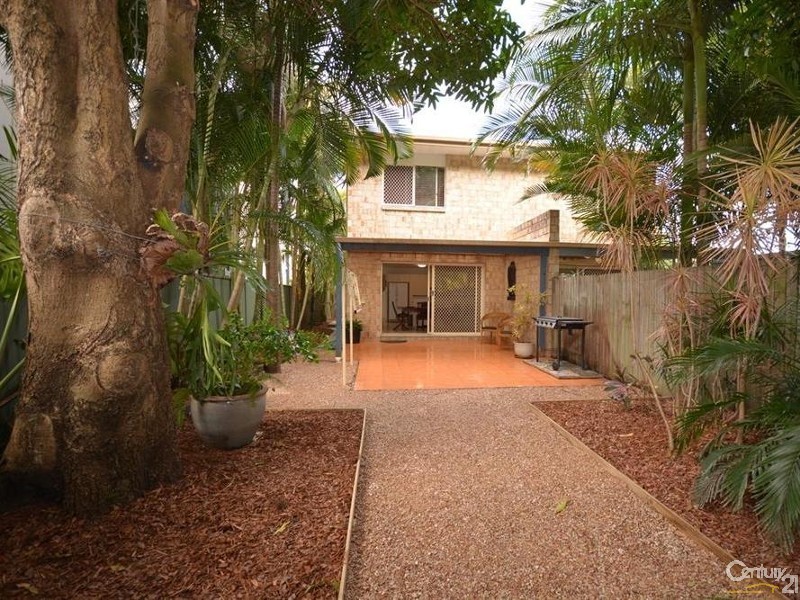 1 and 2/22  Proud Street, Labrador QLD 4215