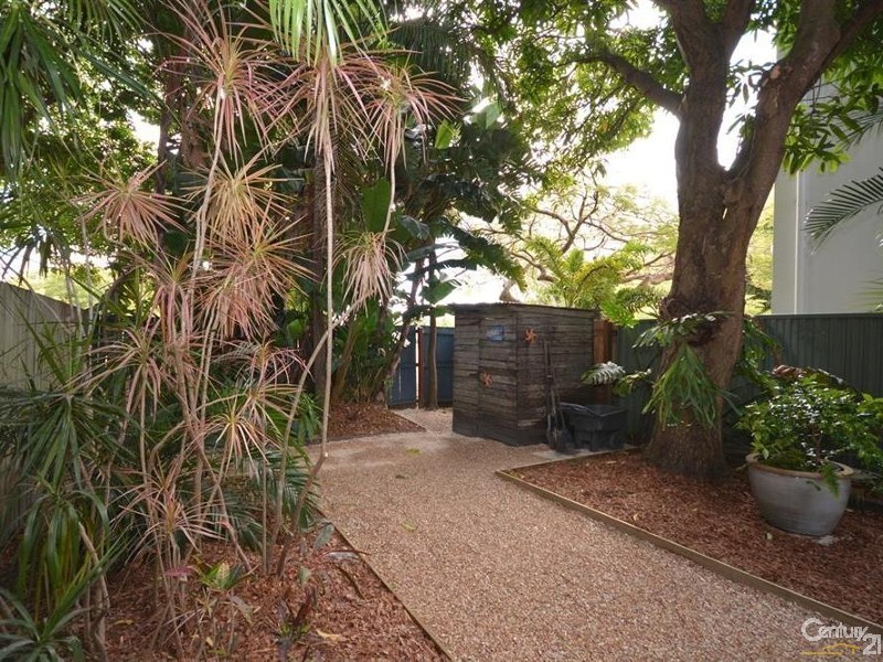 1 and 2/22  Proud Street, Labrador QLD 4215