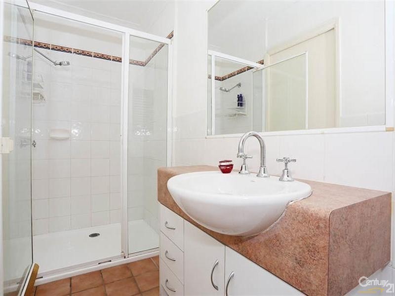 1 and 2/22  Proud Street, Labrador QLD 4215