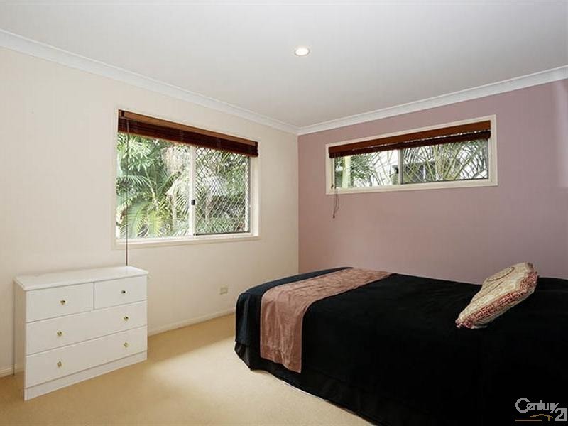 1 and 2/22  Proud Street, Labrador QLD 4215