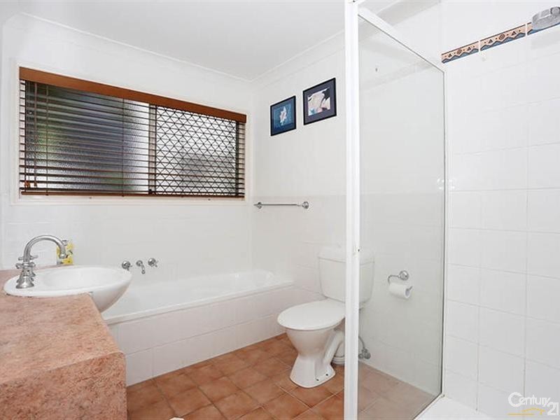 1 and 2/22  Proud Street, Labrador QLD 4215