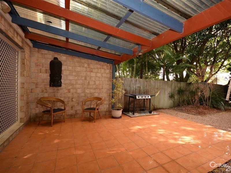 1 and 2/22  Proud Street, Labrador QLD 4215