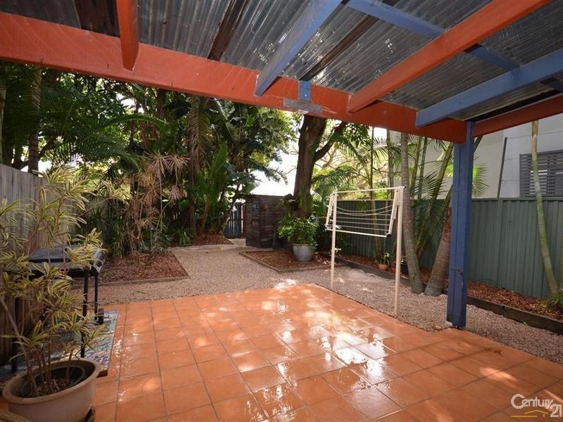 1 and 2/22  Proud Street, Labrador QLD 4215