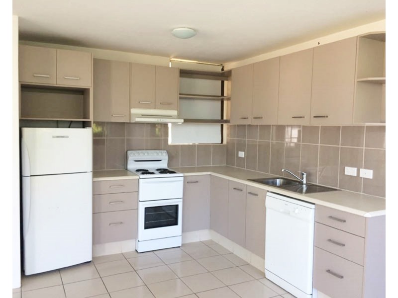 1/218 Marine Parade, Labrador QLD 4215