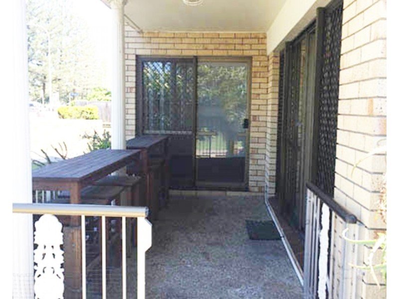 1/218 Marine Parade, Labrador QLD 4215