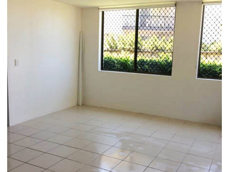 1/218 Marine Parade, Labrador QLD 4215