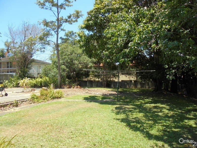 84 Pohlman Street, Southport QLD 4215