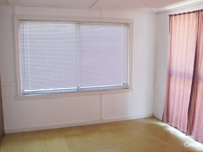 84 Pohlman Street, Southport QLD 4215