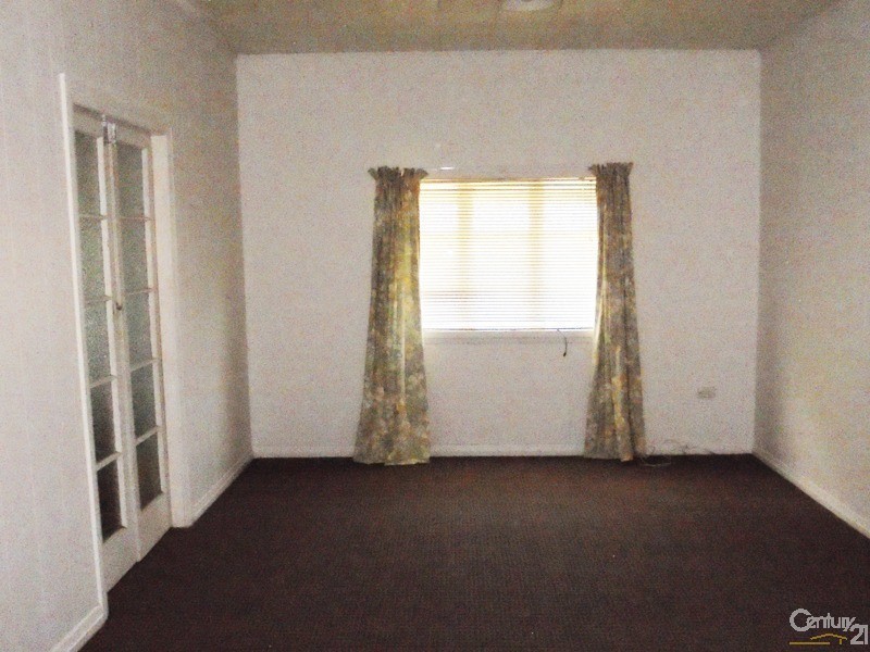 84 Pohlman Street, Southport QLD 4215