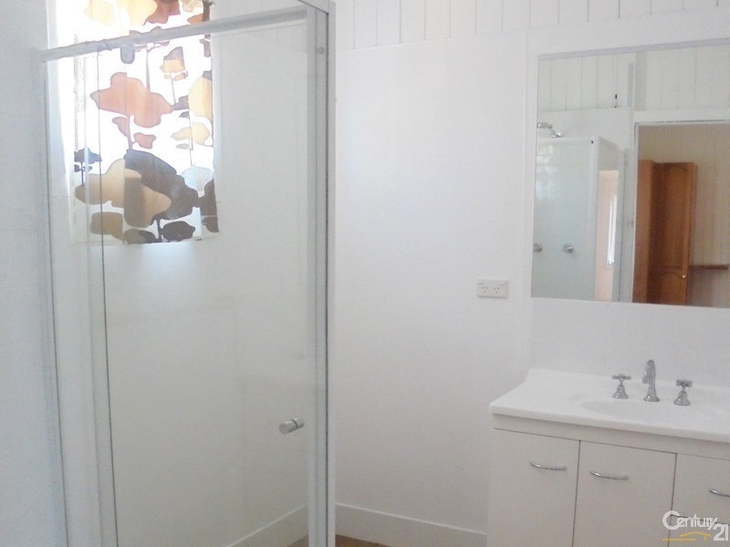 84 Pohlman Street, Southport QLD 4215