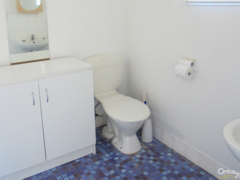 84 Pohlman Street, Southport QLD 4215