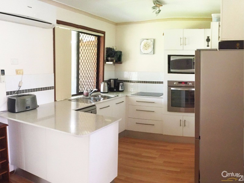 2/291A Government Rd, Labrador QLD 4215