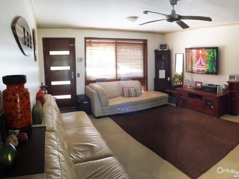 2/291A Government Rd, Labrador QLD 4215