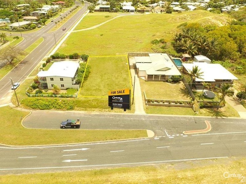 20 Pacific Esplanade, Slade Point QLD 4740