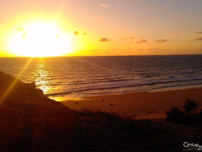 20 Pacific Esplanade, Slade Point QLD 4740