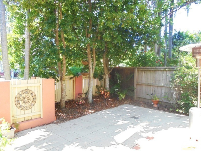 2/12 Brighton Street, Biggera Waters QLD 4216