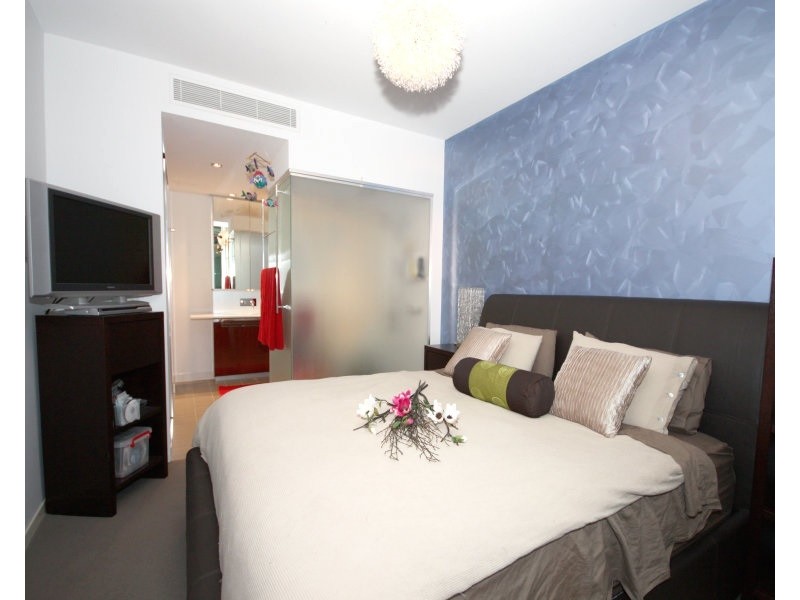 2207/2  Ephraim Island, Paradise Point QLD 4216