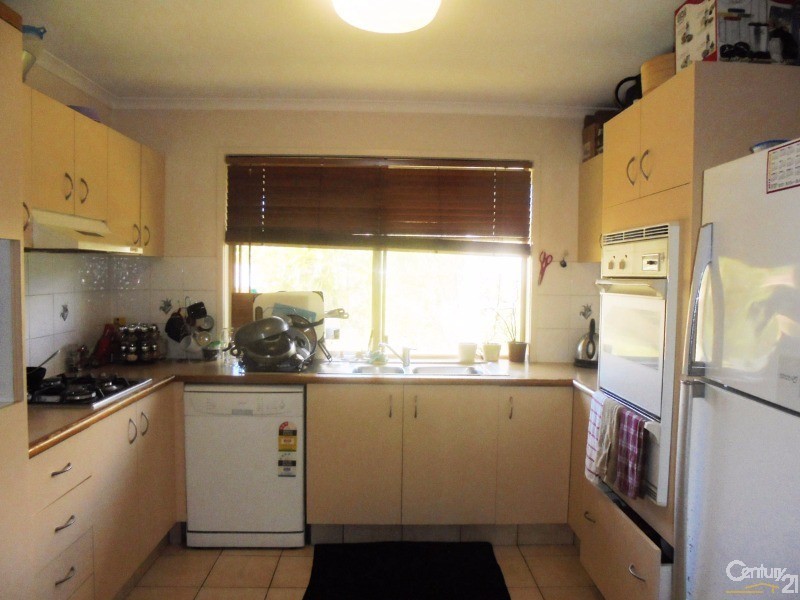 28 Allied Drive, Arundel QLD 4214