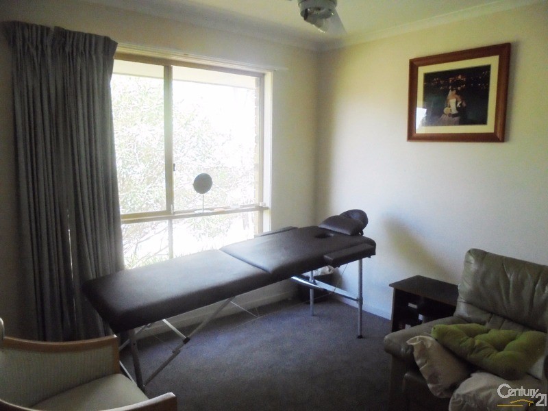28 Allied Drive, Arundel QLD 4214