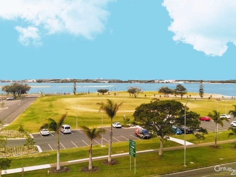 19/136 Marine Parade, Southport QLD 4215