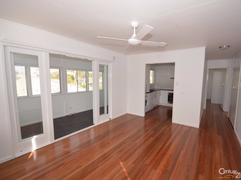 19 Broadwater Street, Runaway Bay QLD 4216