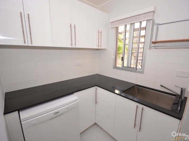 19 Broadwater Street, Runaway Bay QLD 4216