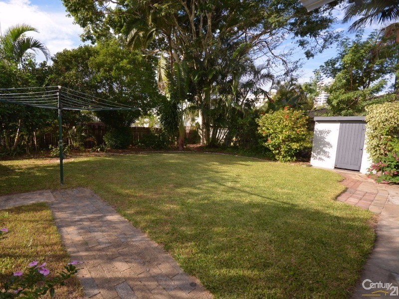 19 Broadwater Street, Runaway Bay QLD 4216