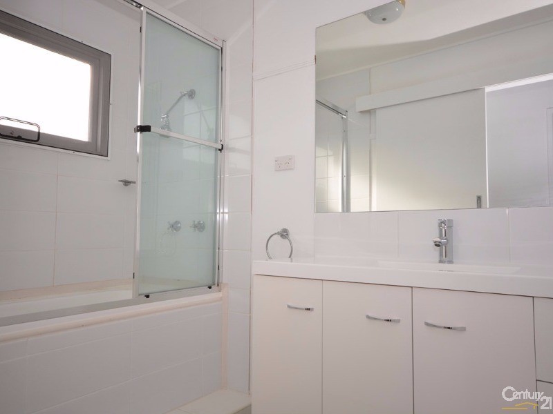 19 Broadwater Street, Runaway Bay QLD 4216