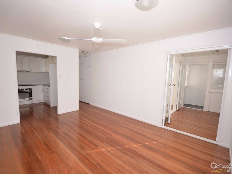 19 Broadwater Street, Runaway Bay QLD 4216