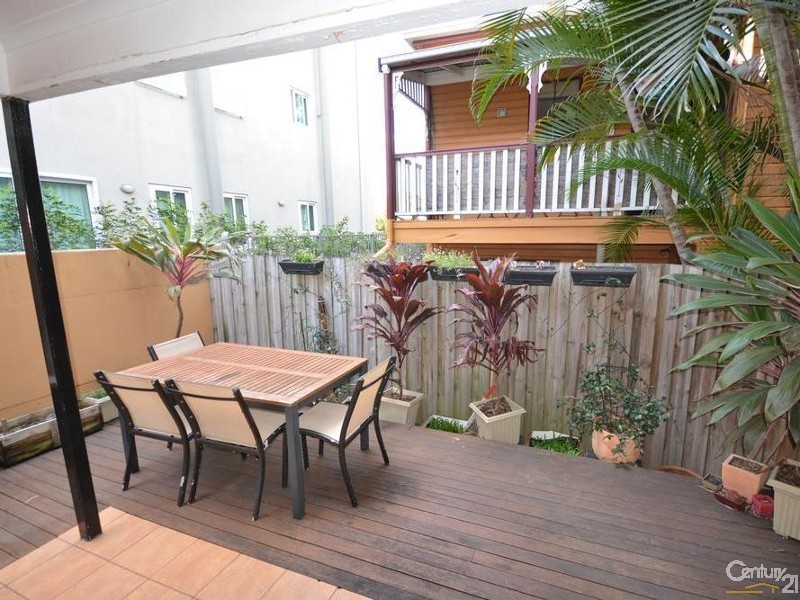 123 High Street, Southport QLD 4215