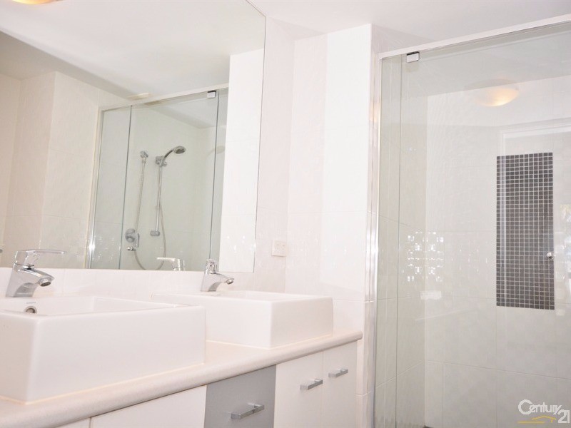 15-17 Lloyd Street, Southport QLD 4215