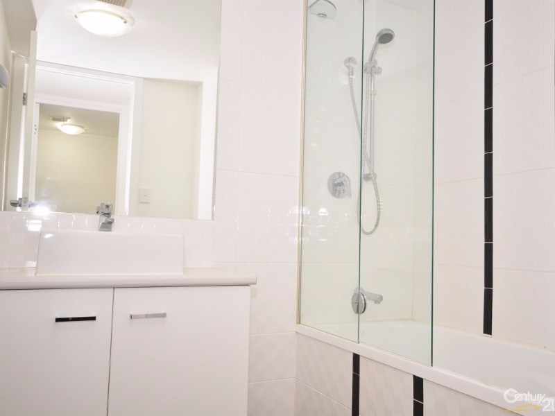 15-17 Lloyd Street, Southport QLD 4215