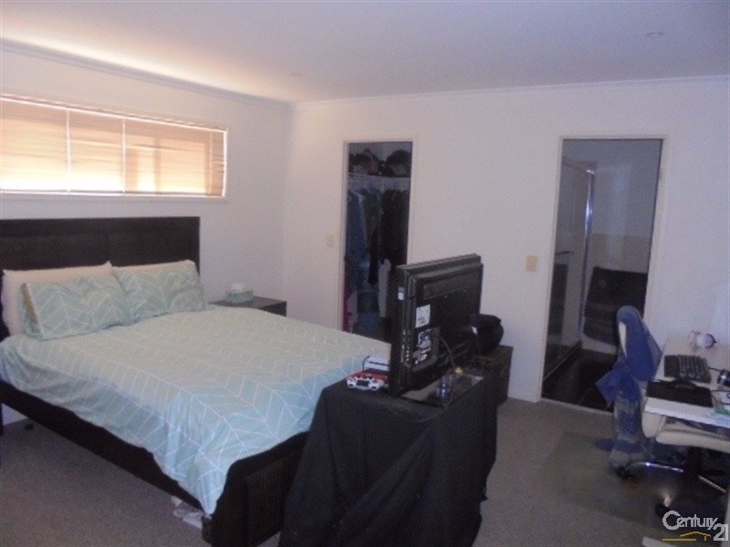 4B Ikana Court, Southport QLD 4215