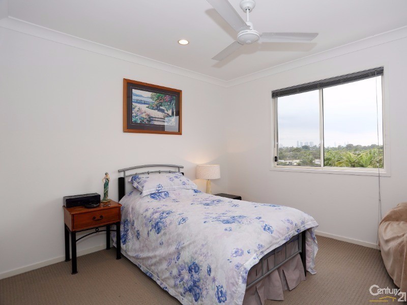 6/49 Usher Avenue, Labrador QLD 4215