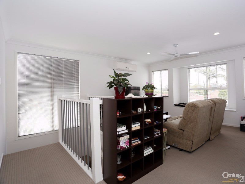 6/49 Usher Avenue, Labrador QLD 4215