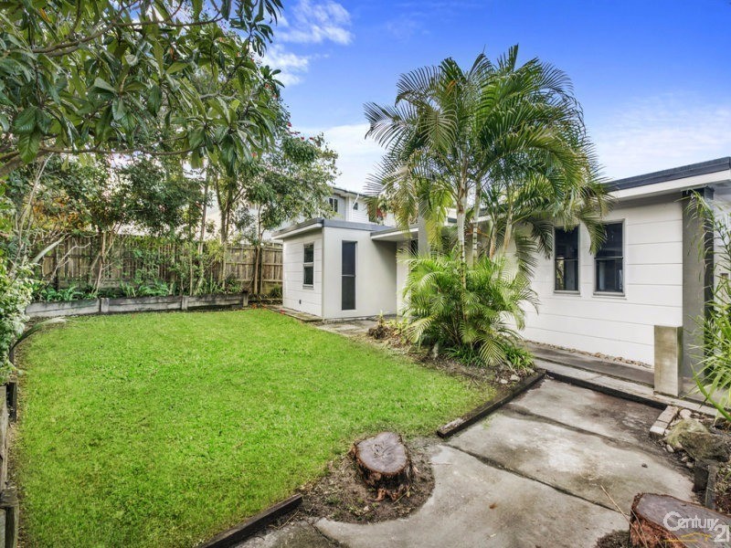 130 Falconer Street, Southport QLD 4215