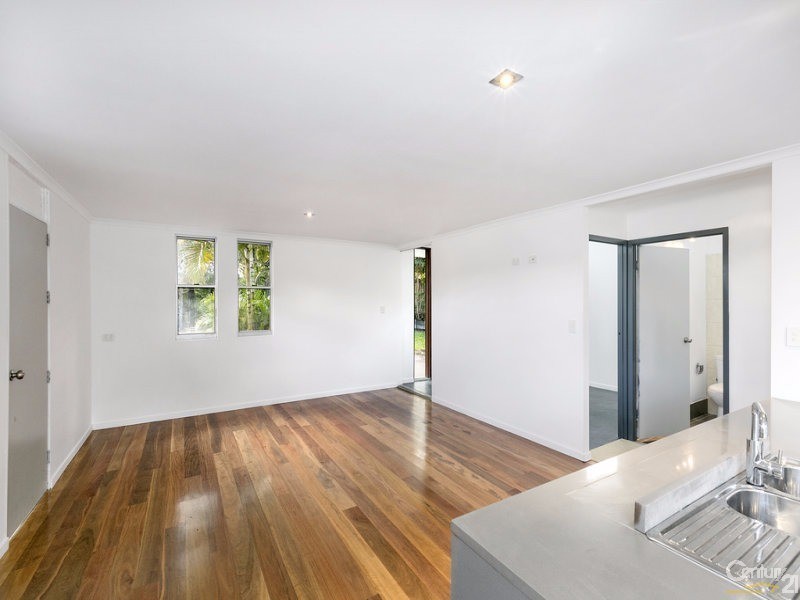130 Falconer Street, Southport QLD 4215