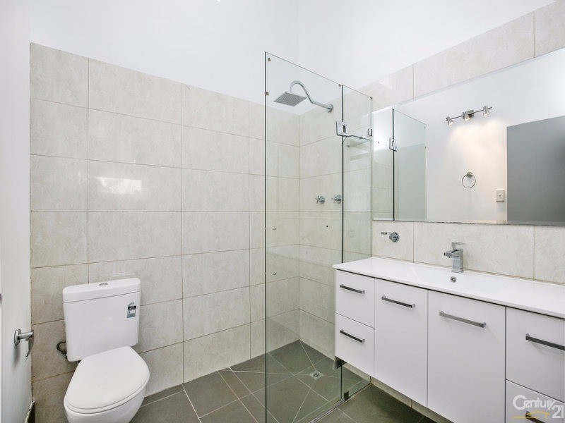 130 Falconer Street, Southport QLD 4215