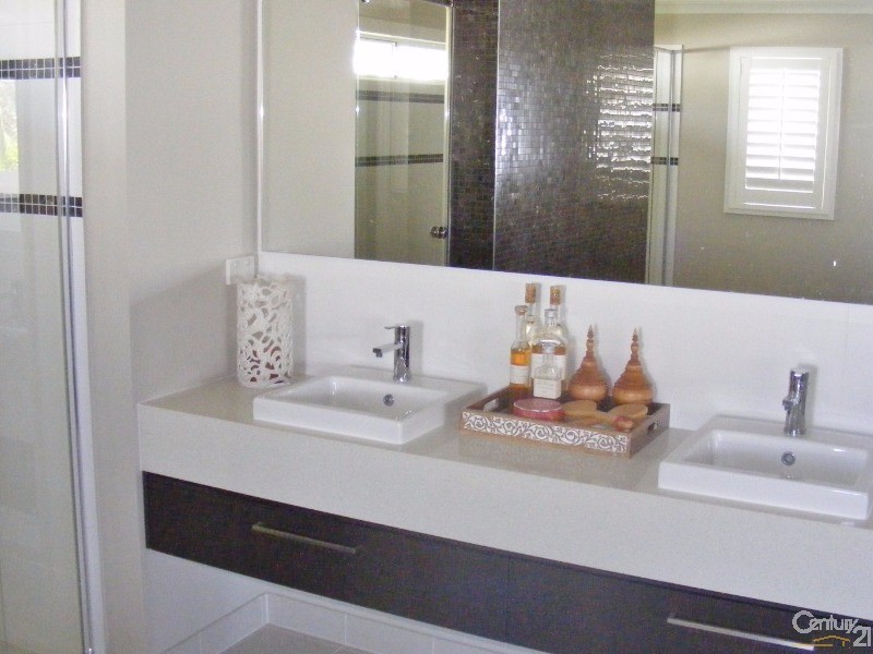 2 Conestoga Way, Upper Coomera QLD 4209