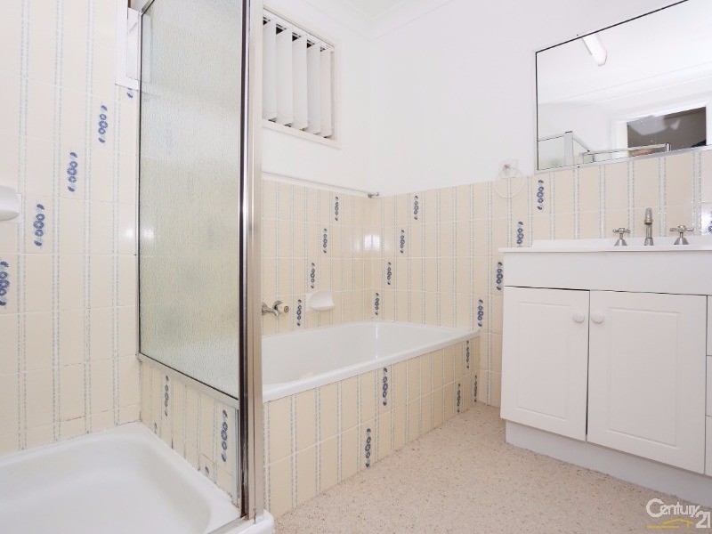 12  Bass Avenue, Molendinar QLD 4214